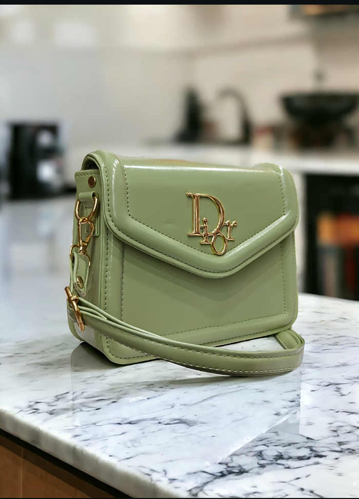 "Dior Box Handbag – Elegant, Modern & Timeless"